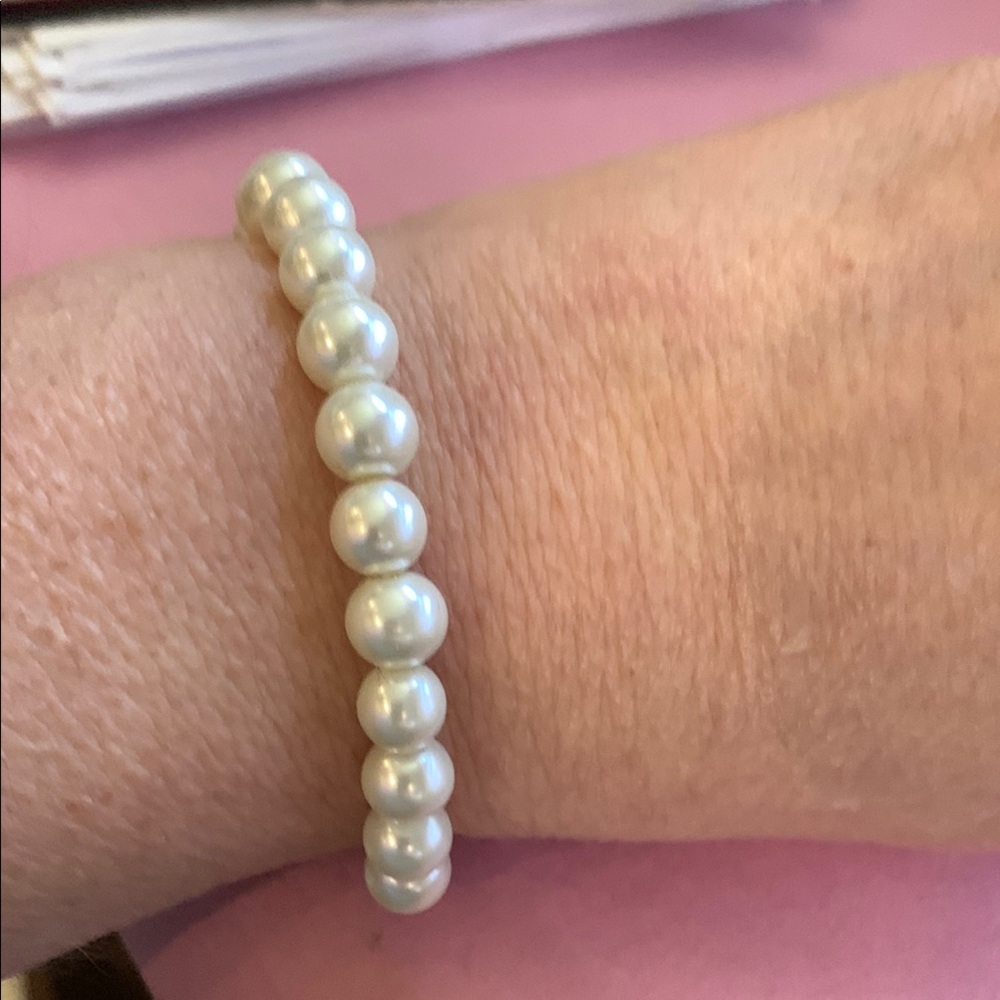 Elegant White Faux Pearl Bracelet